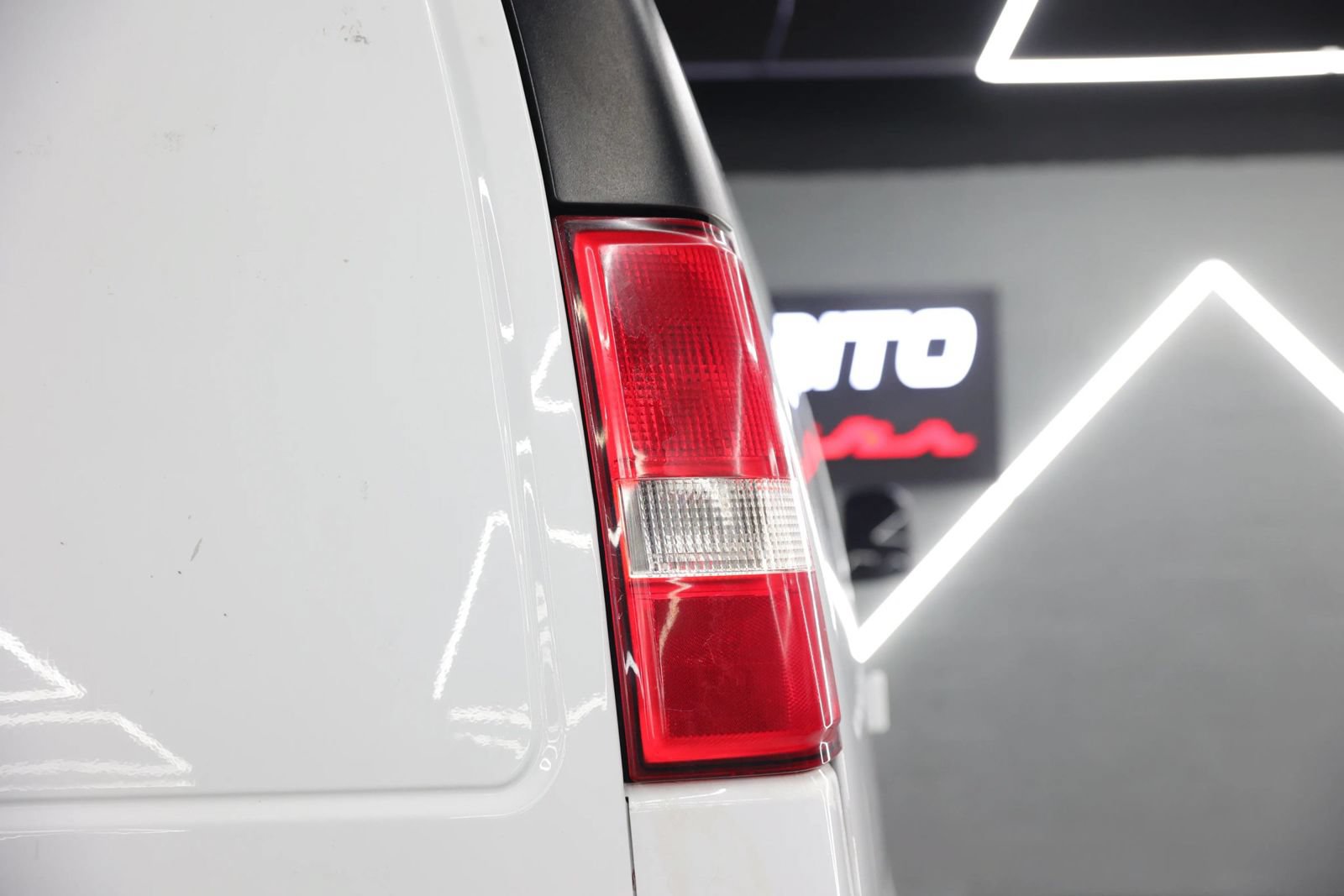 Used 2020 Chevrolet Express 2500 w/ Communications Package RWD image 17