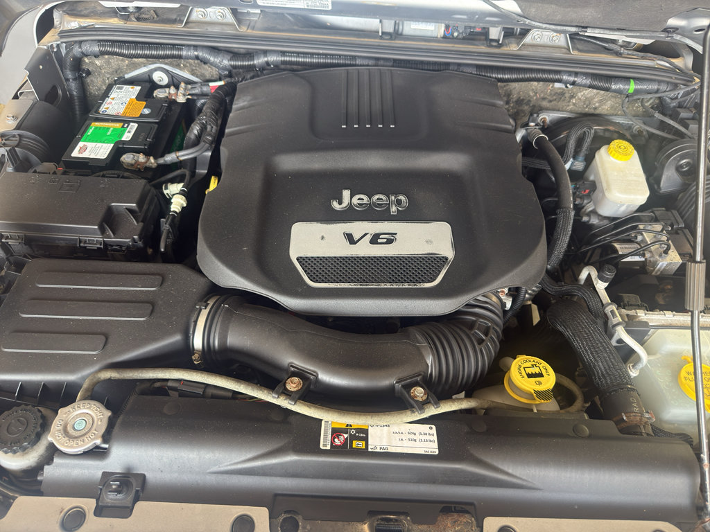 Used 2015 Jeep Wrangler Sahara w/ Connectivity Group AWD/4WD image 27