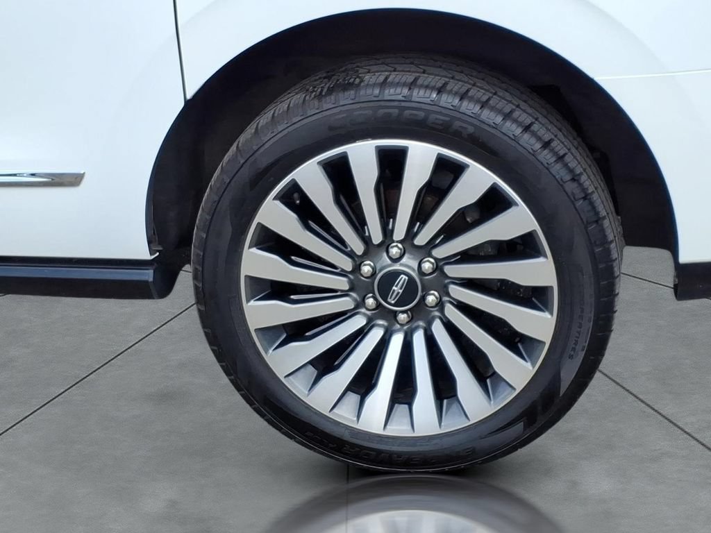 Used 2021 Lincoln Navigator L Reserve w/ Luxury Package AWD/4WD image 4