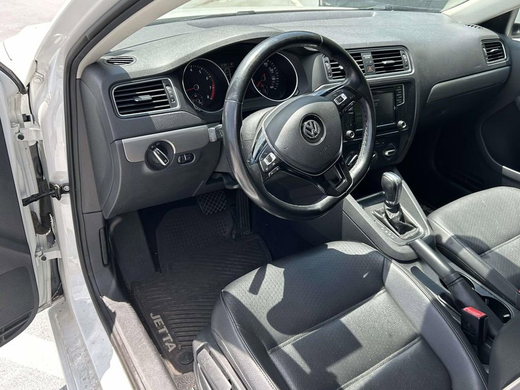 Used 2017 Volkswagen Jetta SE FWD image 8