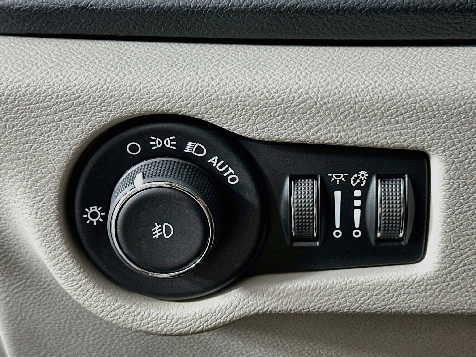 Used 2019 Chrysler Pacifica Touring-L FWD image 17