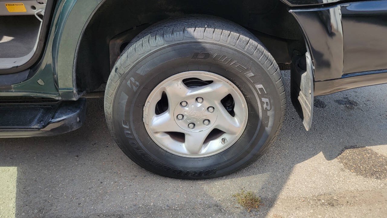 Used 2002 Toyota Sequoia SR5 w/ Preferred Pkg RWD image 10