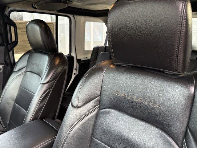 Used 2023 Jeep Wrangler Sahara w/ Cold Weather Group image 15