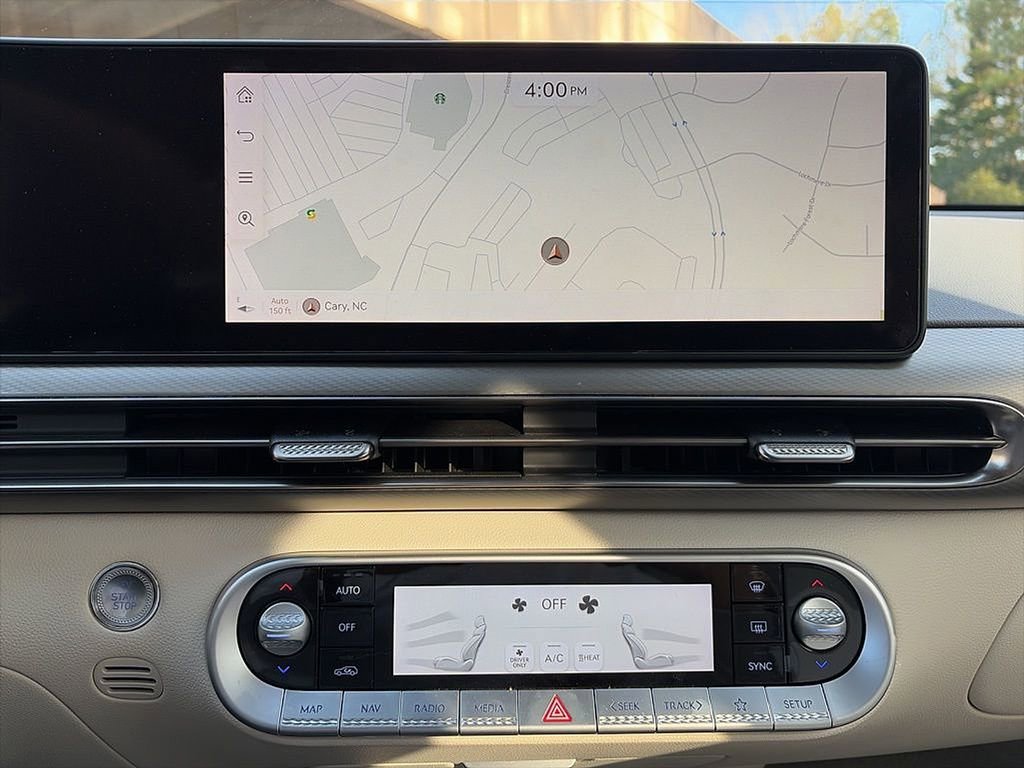 Used 2025 Genesis GV60 RWD image 8