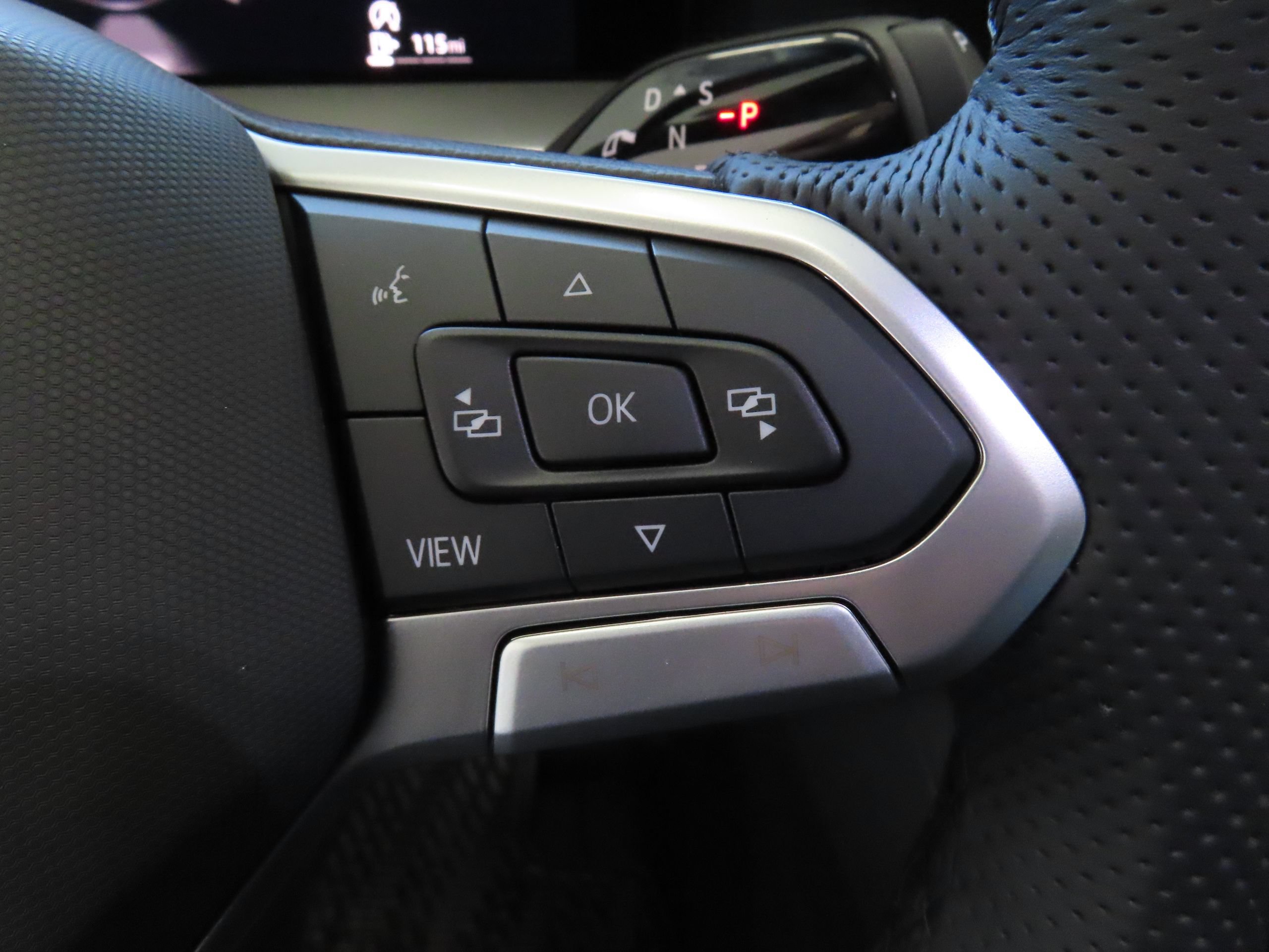 New 2026 Volkswagen Tiguan SE R-Line FWD image 14