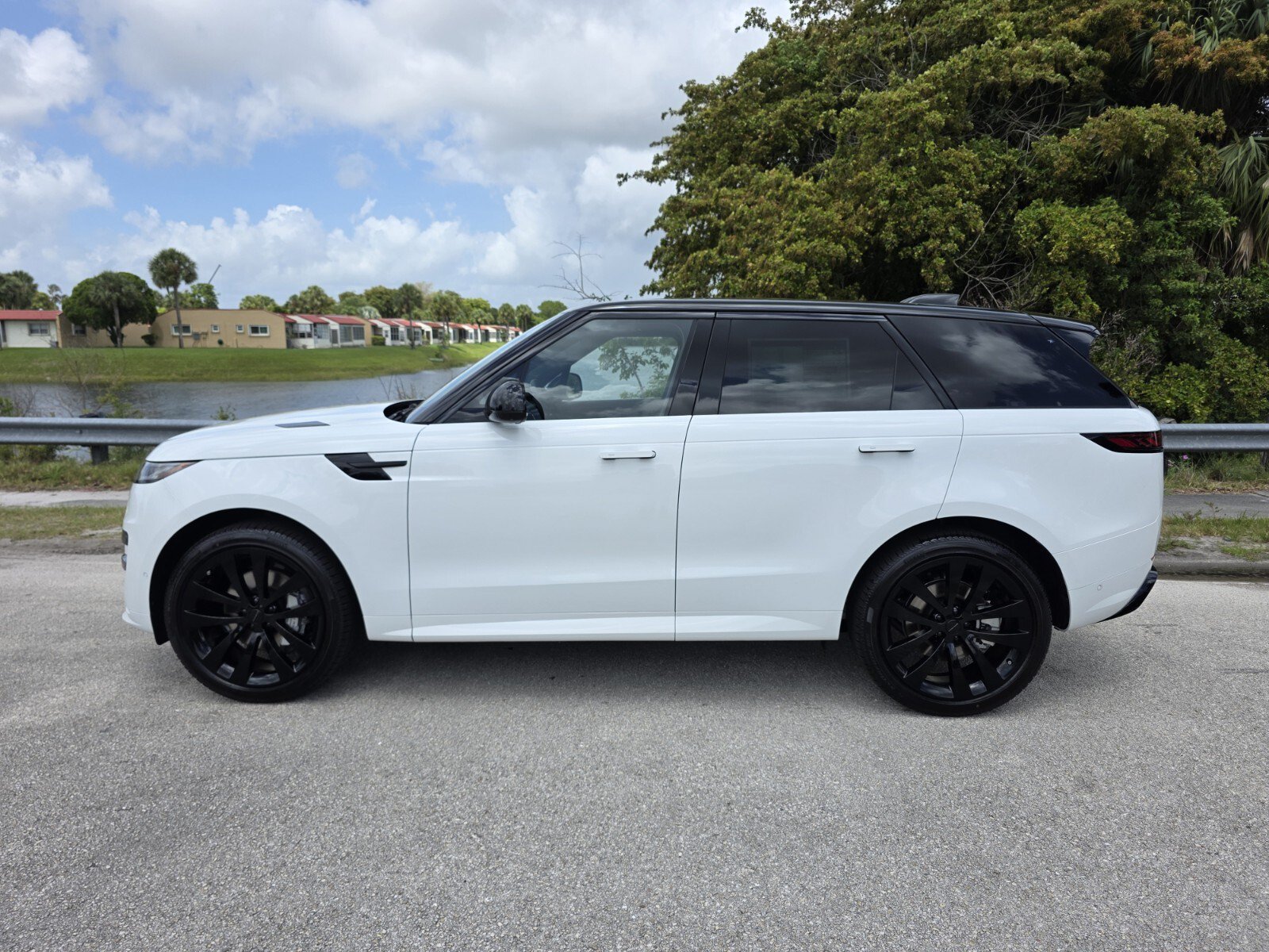 New 2026 Land Rover Range Rover Sport Dynamic SE AWD/4WD image 7