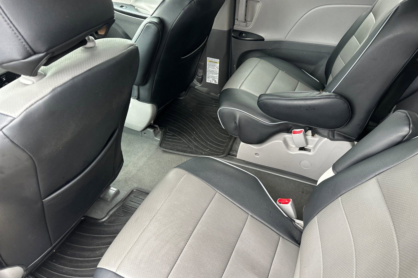 Used 2019 Toyota Sienna L FWD image 8