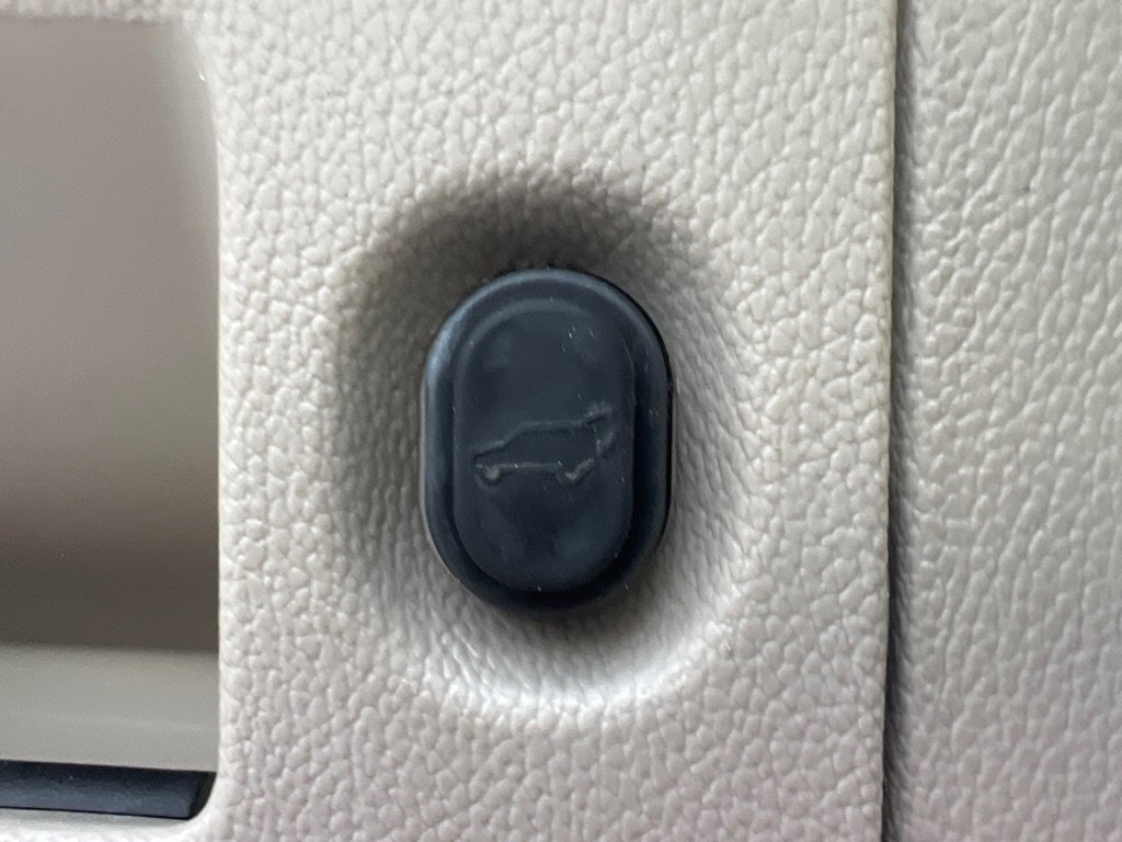 Used 2015 GMC Yukon Denali w/ Open Road Package image 7