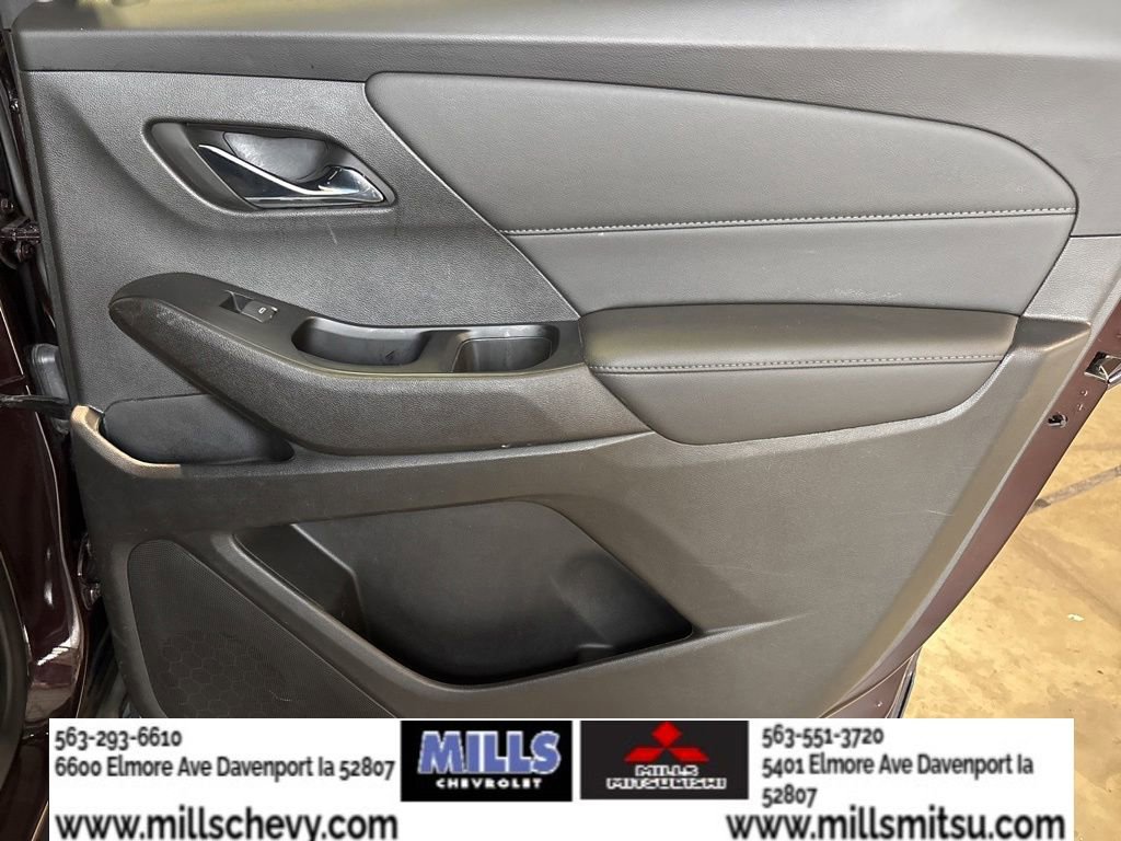 Used 2023 Chevrolet Traverse LT FWD image 16