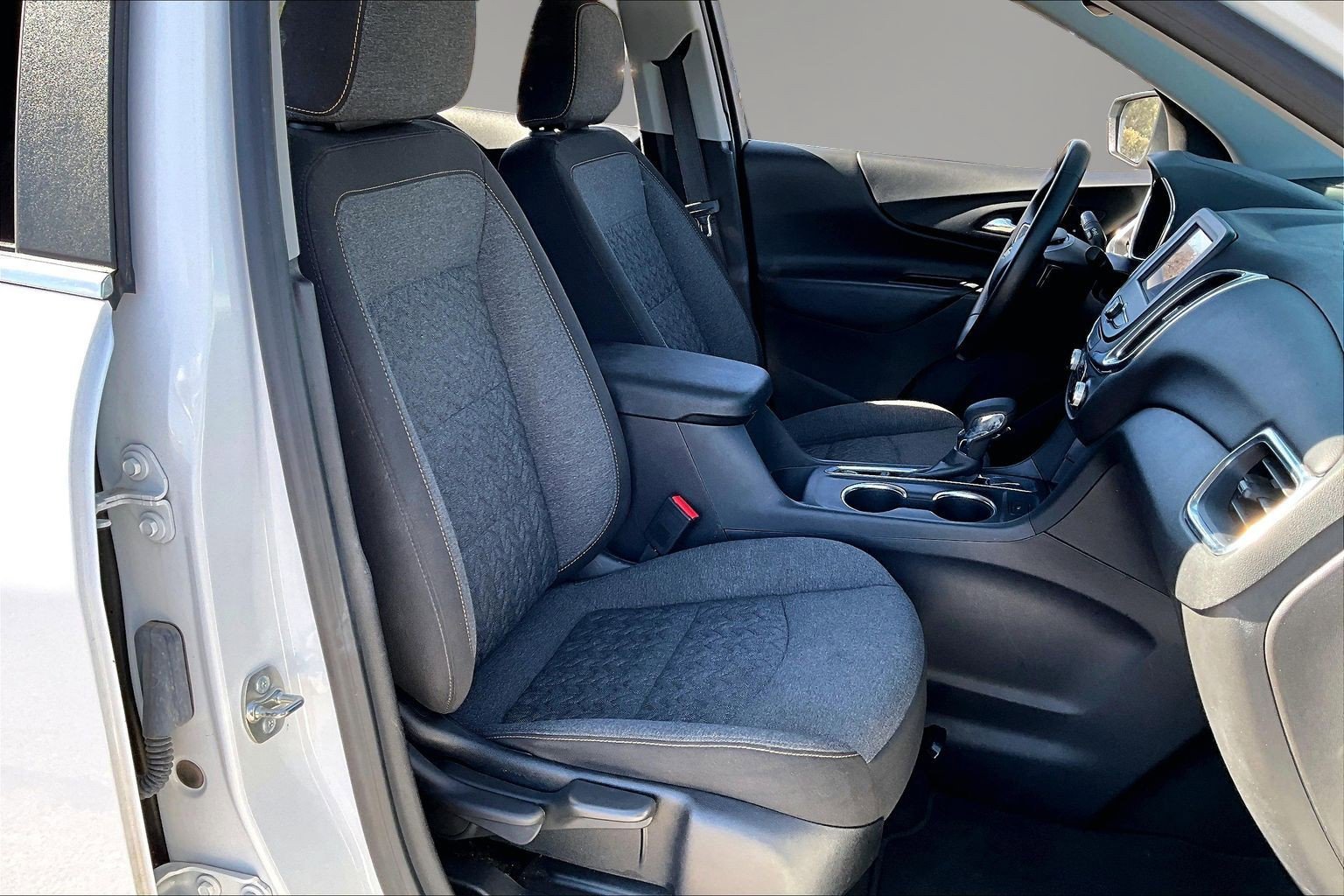 Used 2024 Chevrolet Equinox LT FWD image 29