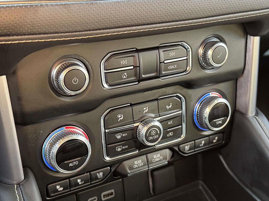 Used 2024 GMC Yukon SLT image 25
