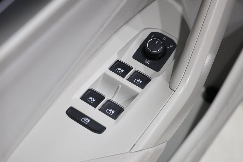 Used 2024 Volkswagen Jetta SE w/ Panoramic Sunroof Package FWD image 19