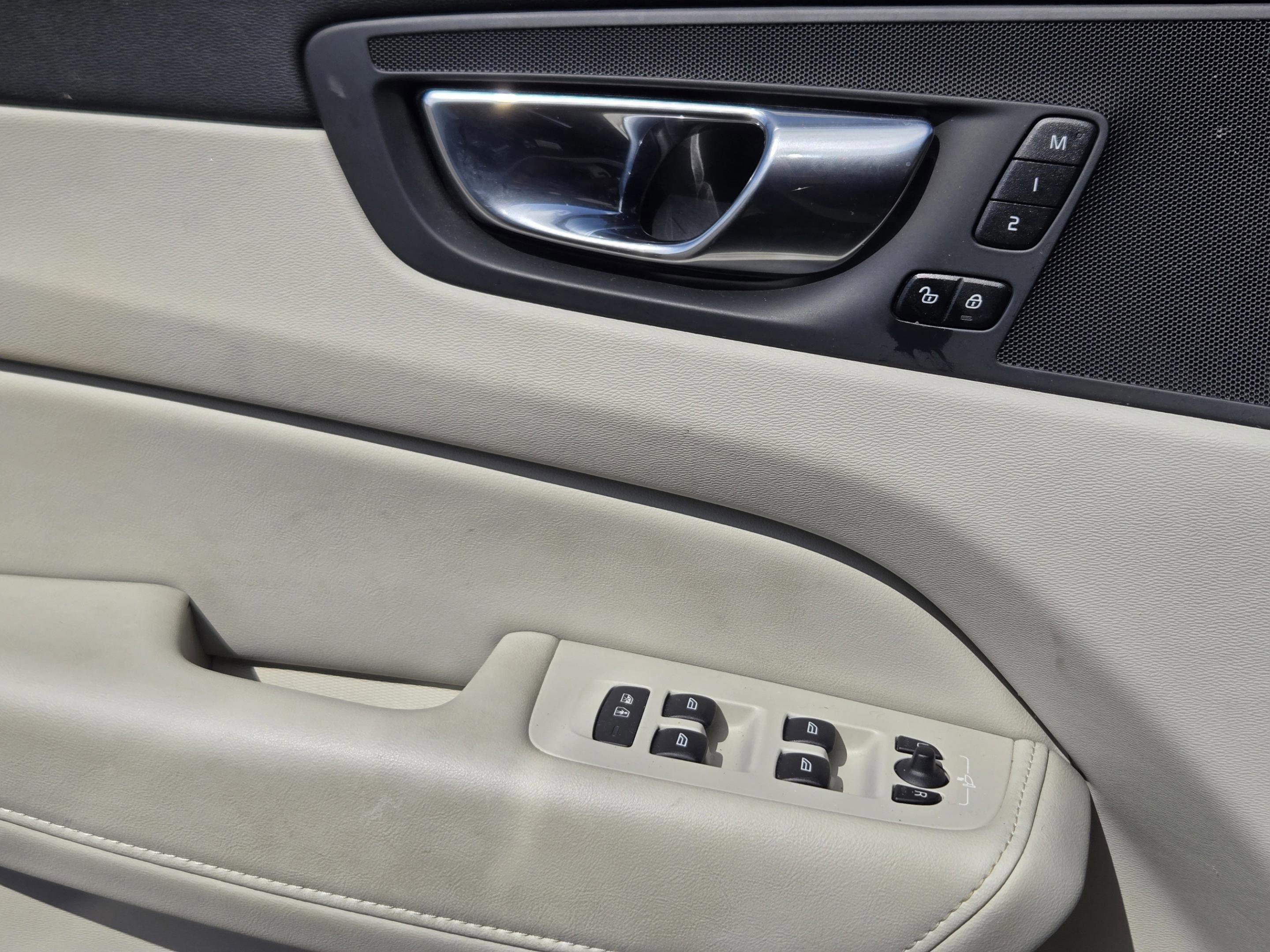 Used 2023 Volvo XC60 B5 Plus w/ Climate Package image 15