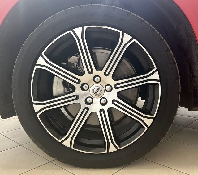 Used 2018 Volvo XC60 T8 Inscription image 9