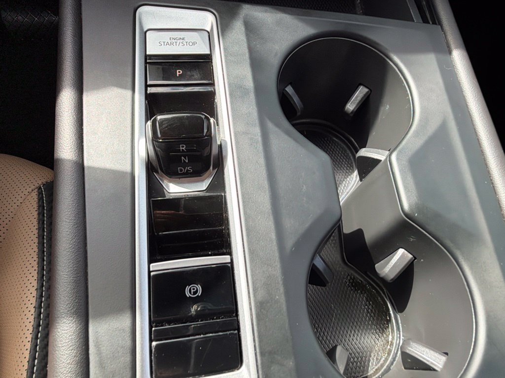 Used 2024 Volkswagen Atlas Cross Sport SE FWD image 33