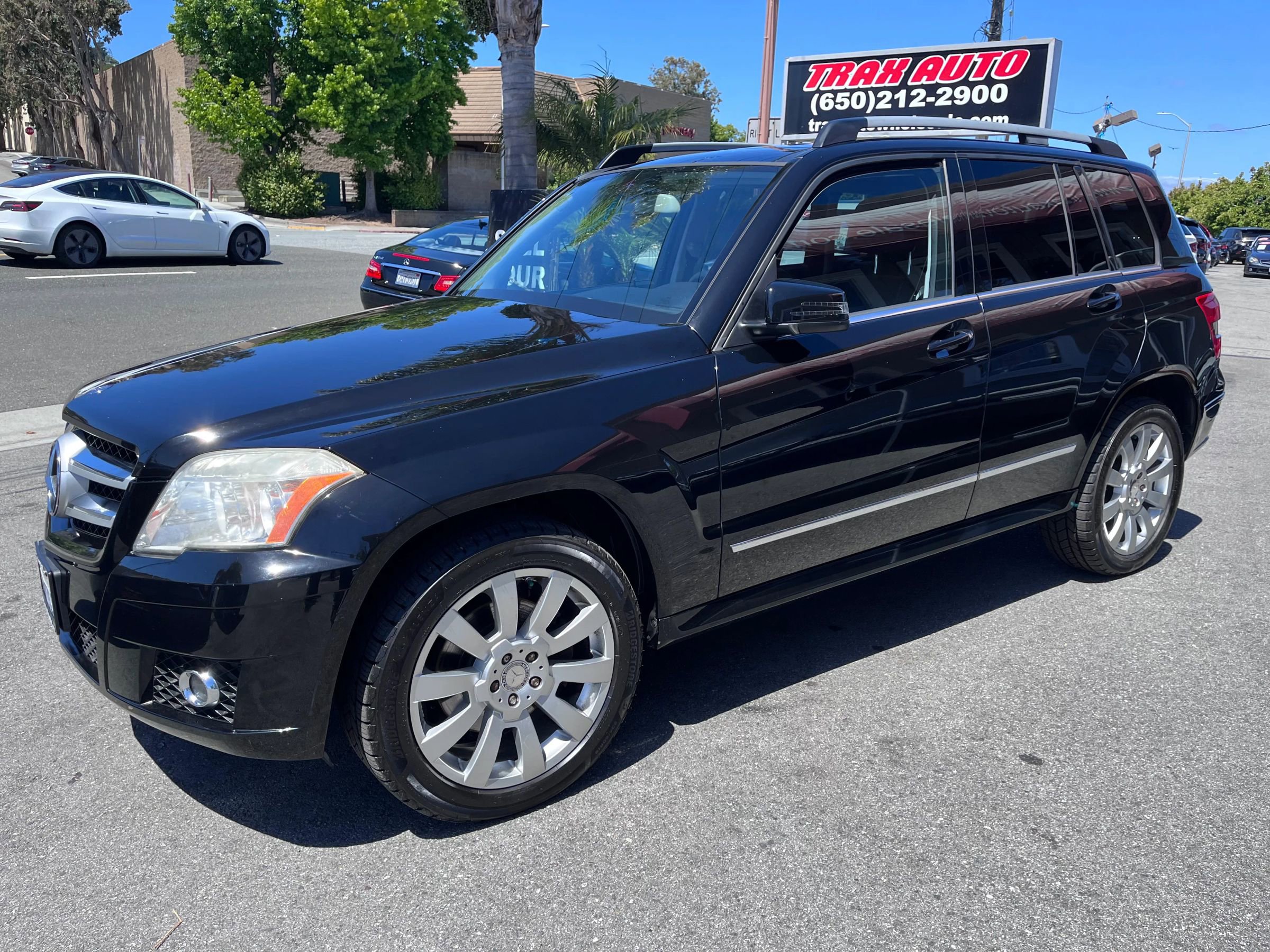 Used 2011 Mercedes-Benz GLK 350 4MATIC image 3