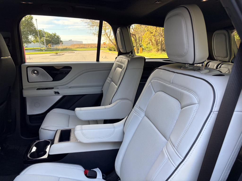 New 2026 Lincoln Aviator Black Label w/ Dynamic Handling Package AWD/4WD image 19