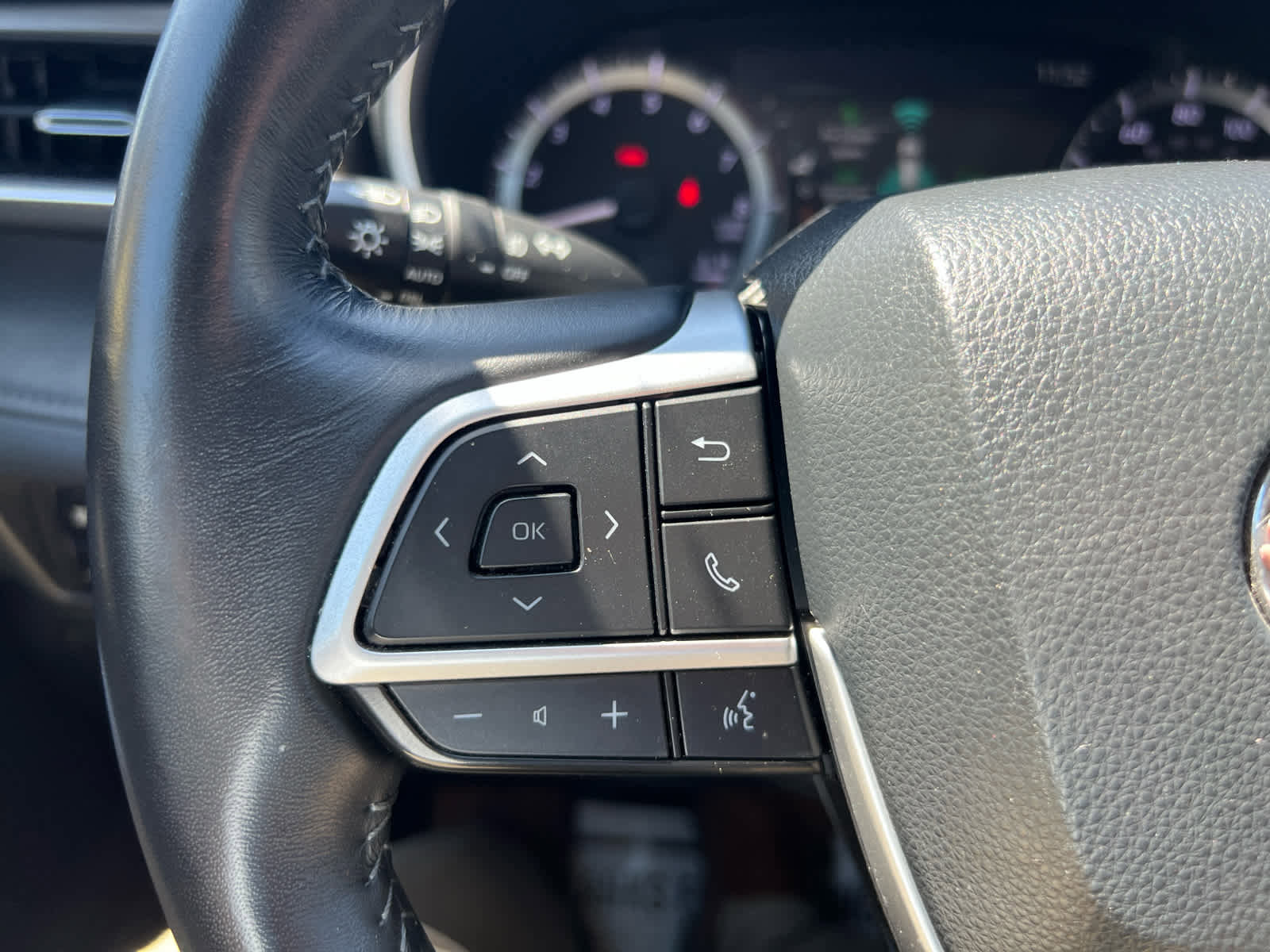 Used 2023 Toyota Highlander XLE AWD/4WD image 17