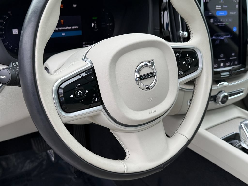 Certified 2022 Volvo XC60 T8 Inscription w/ Advanced Package AWD/4WD image 35
