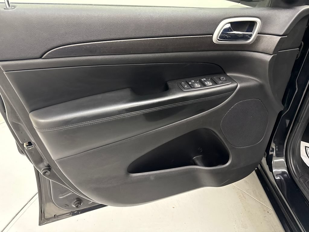 Used 2015 Jeep Grand Cherokee Altitude AWD/4WD image 14