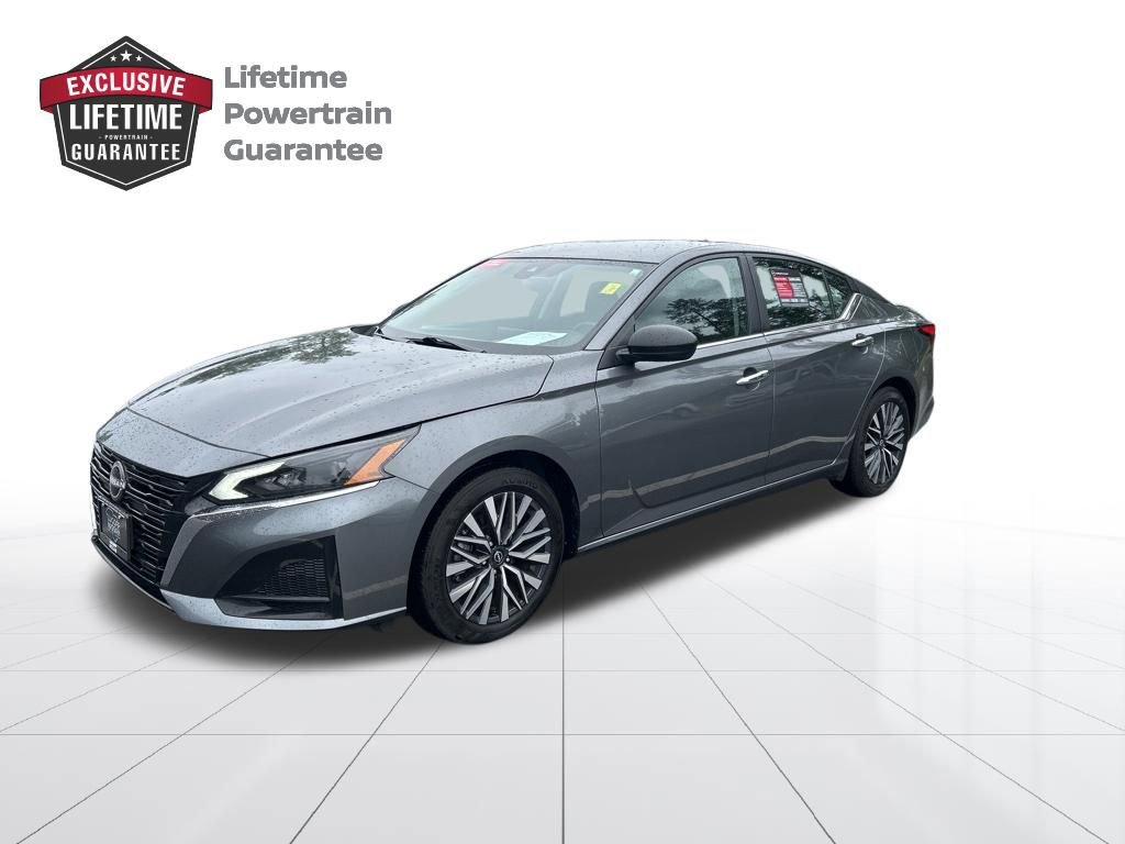 Certified 2025 Nissan Altima 2.5 SV FWD image 1