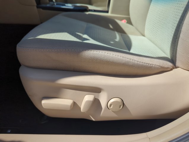 Used 2014 Toyota Camry LE image 12