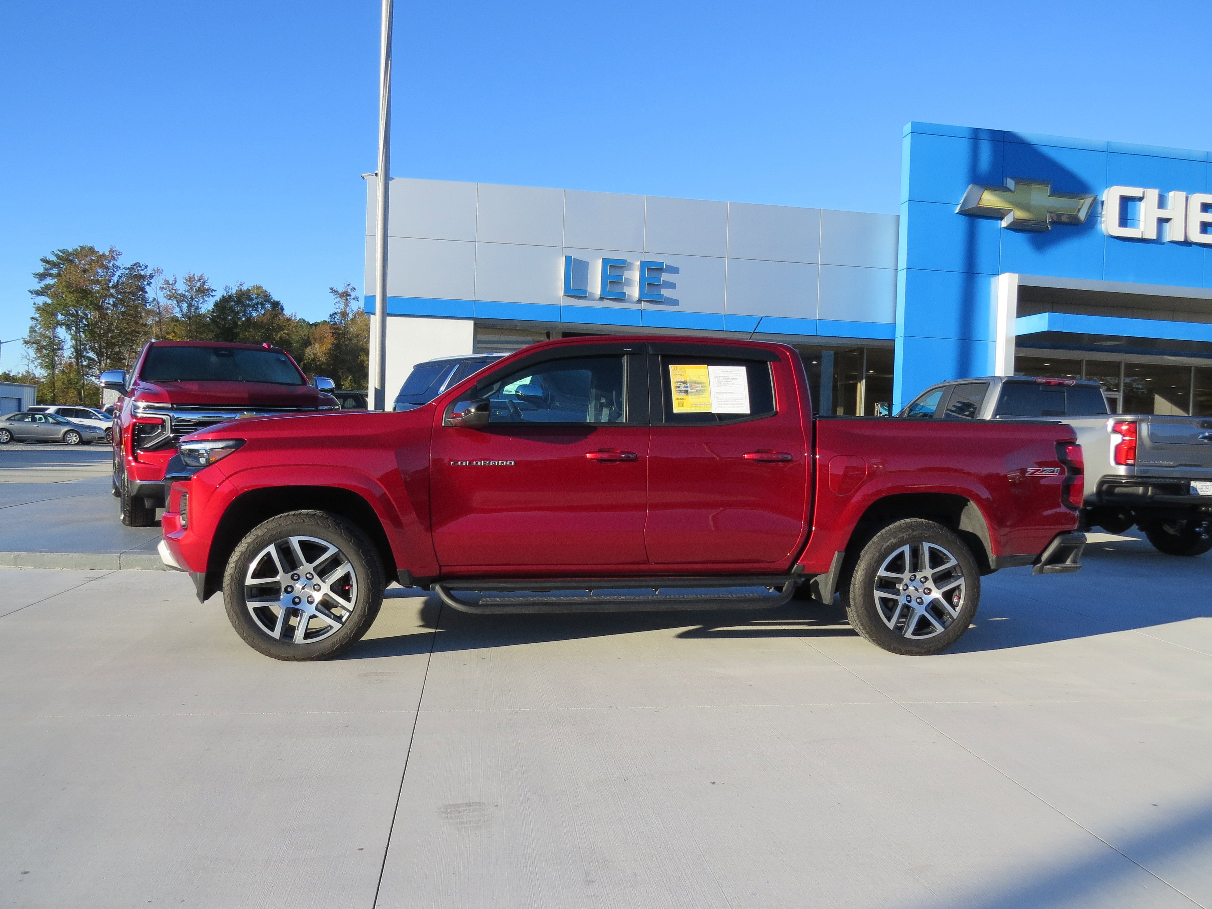 Used 2024 Chevrolet Colorado Z71 w/ Z71 Convenience Package 2 image 2