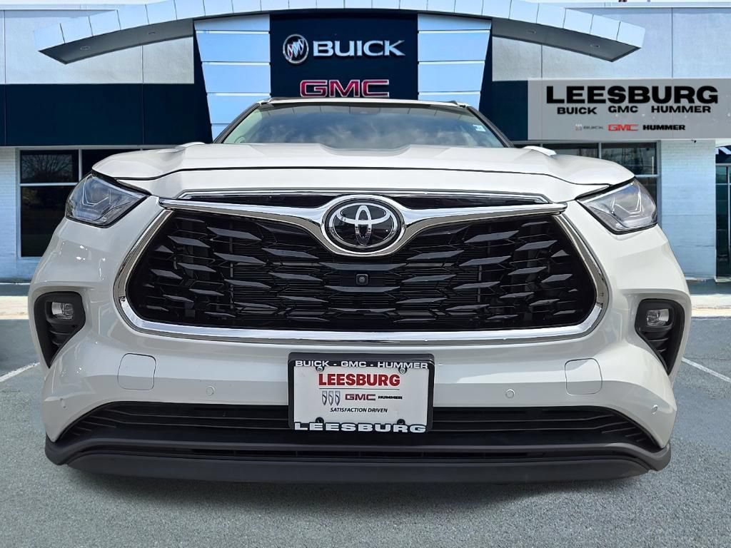 Used 2025 Toyota Highlander Limited AWD/4WD image 2