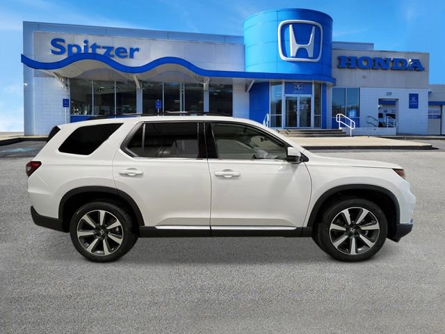 New 2025 Honda Pilot Touring image 2