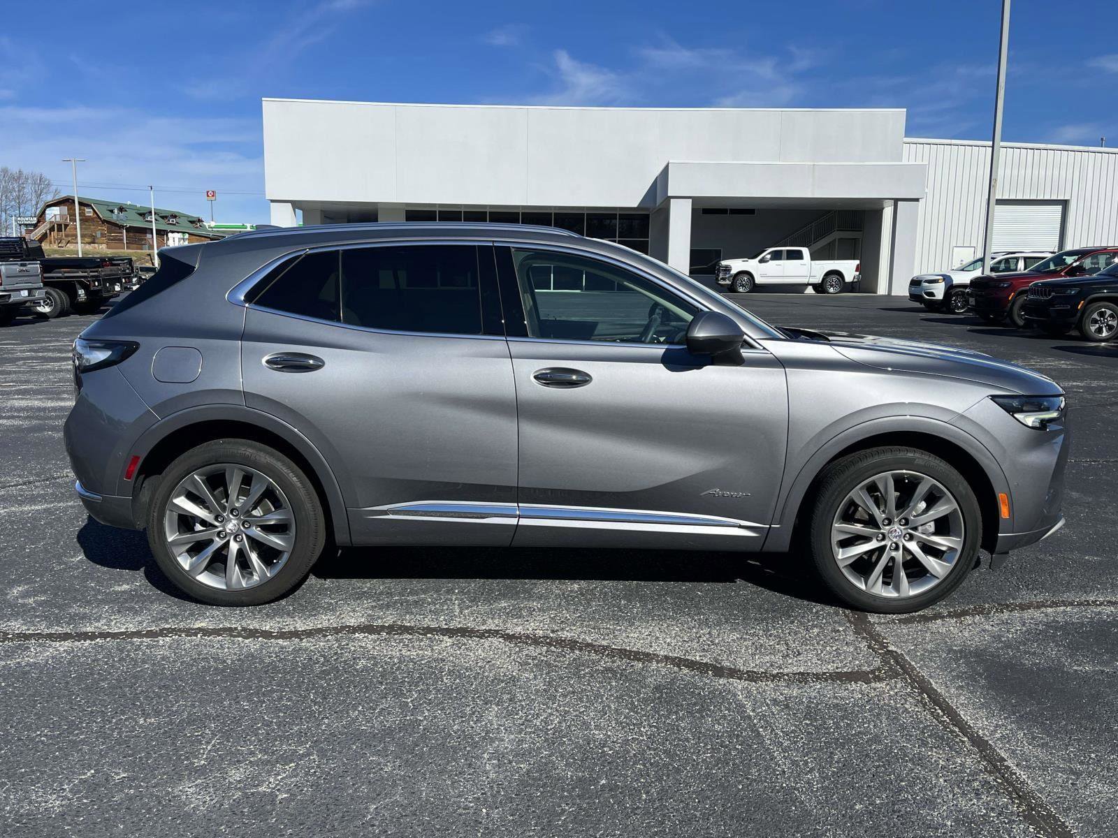 Used 2022 Buick Envision Avenir w/ Technology Package II image 15