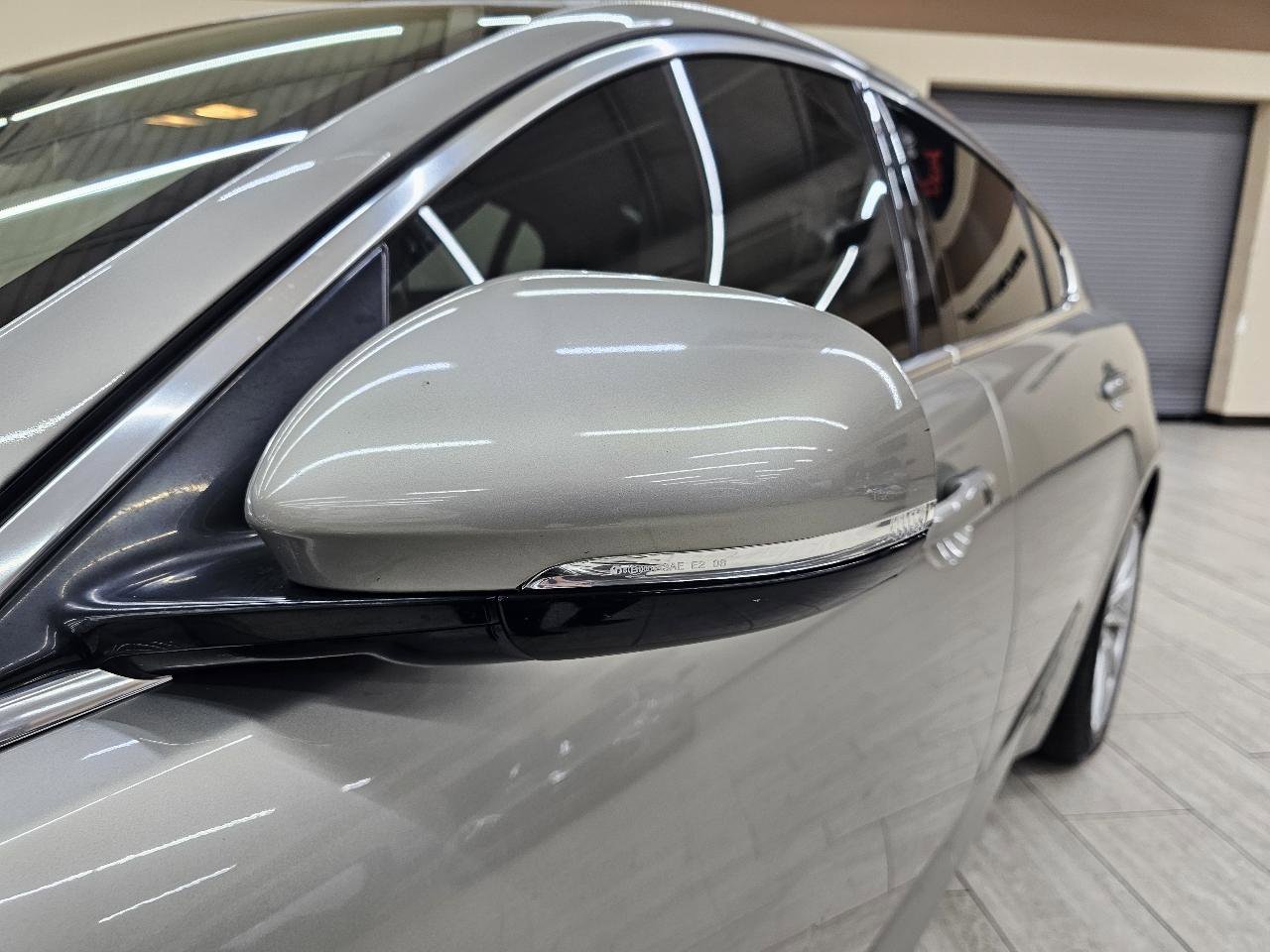 Used 2013 Jaguar XF image 11