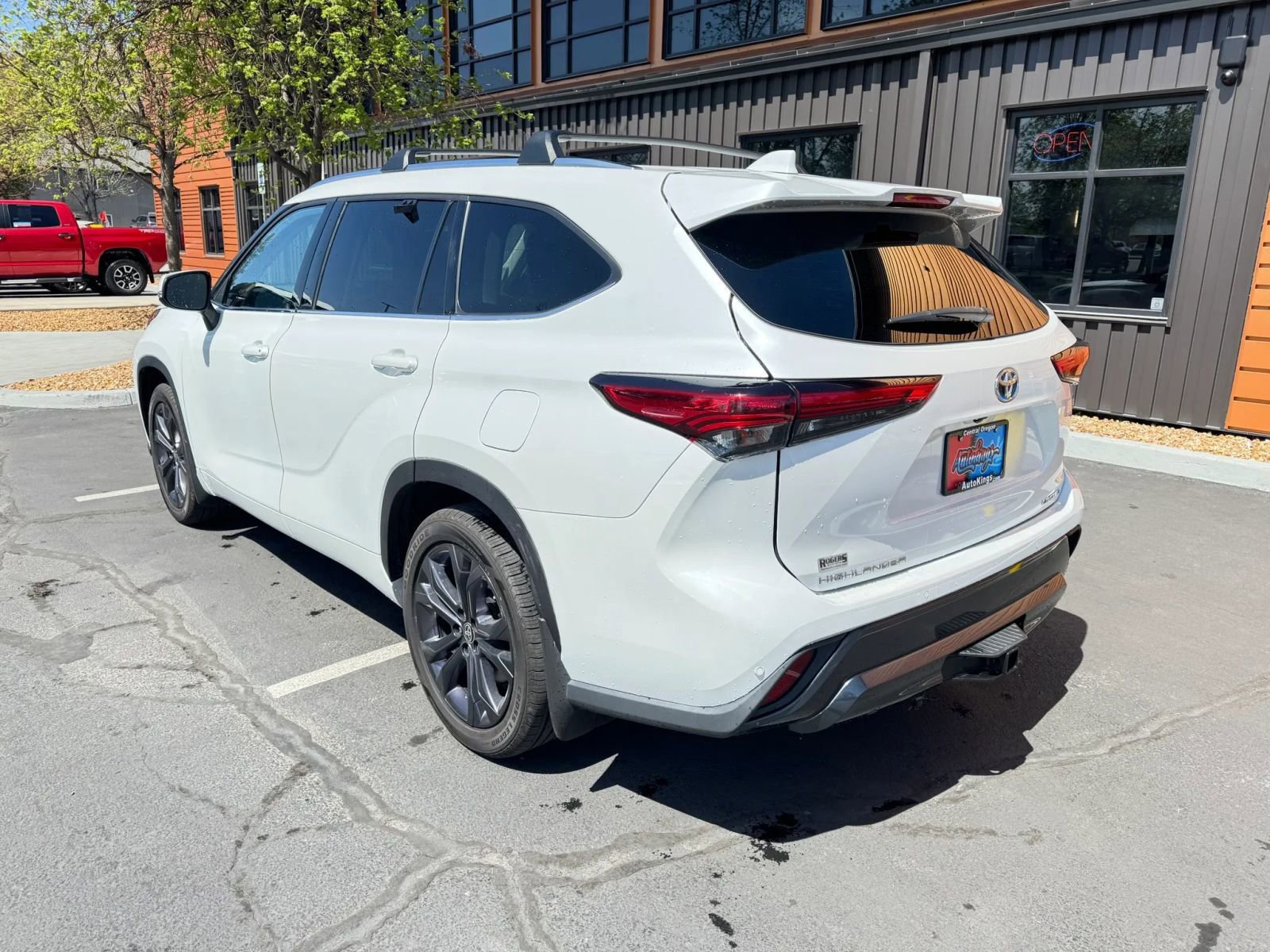 Used 2022 Toyota Highlander Limited AWD/4WD image 3