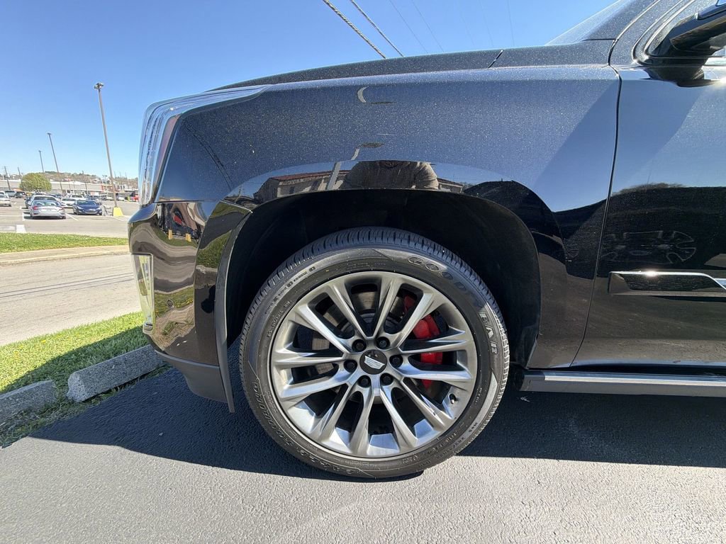 Used 2020 Cadillac Escalade Premium Luxury w/ Escalade Sport Edition image 16