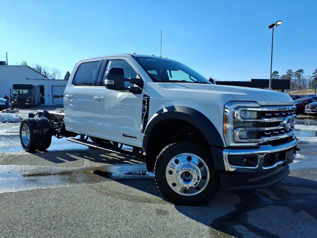 New 2026 Ford F550 4x4 Crew Cab image 3