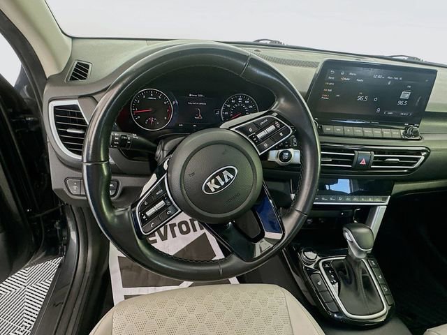 Used 2021 Kia Seltos SX w/ SX Sunroof Package image 11