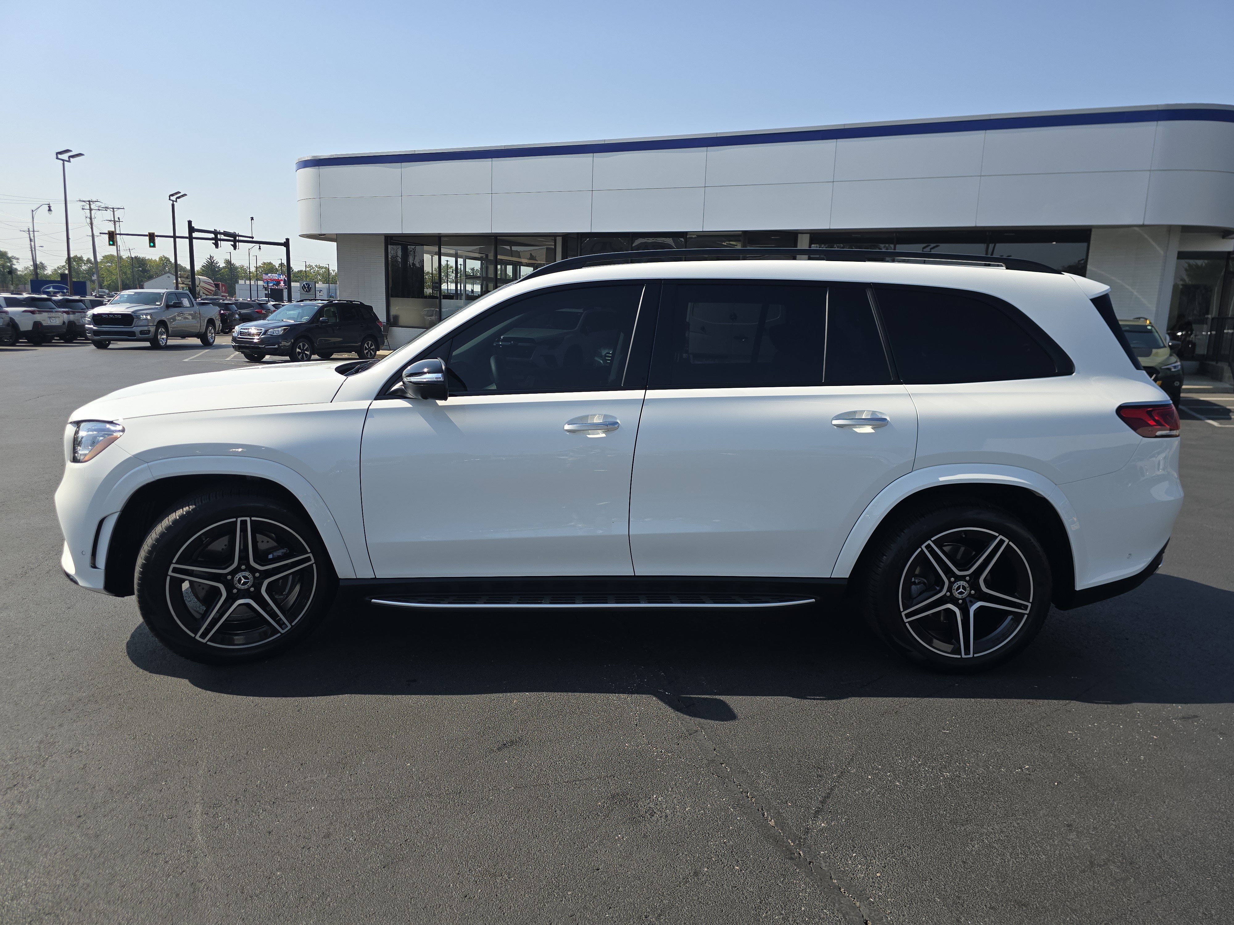 Used 2023 Mercedes-Benz GLS 450 4MATIC image 4