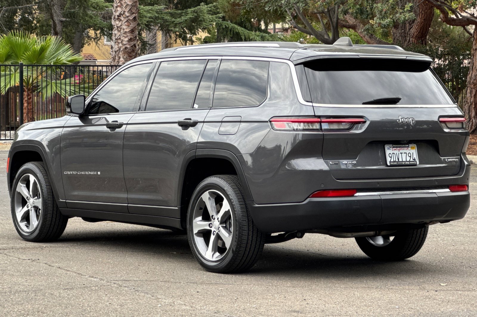 Used 2023 Jeep Grand Cherokee L Limited w/ Rear Seat Video Group I image 5