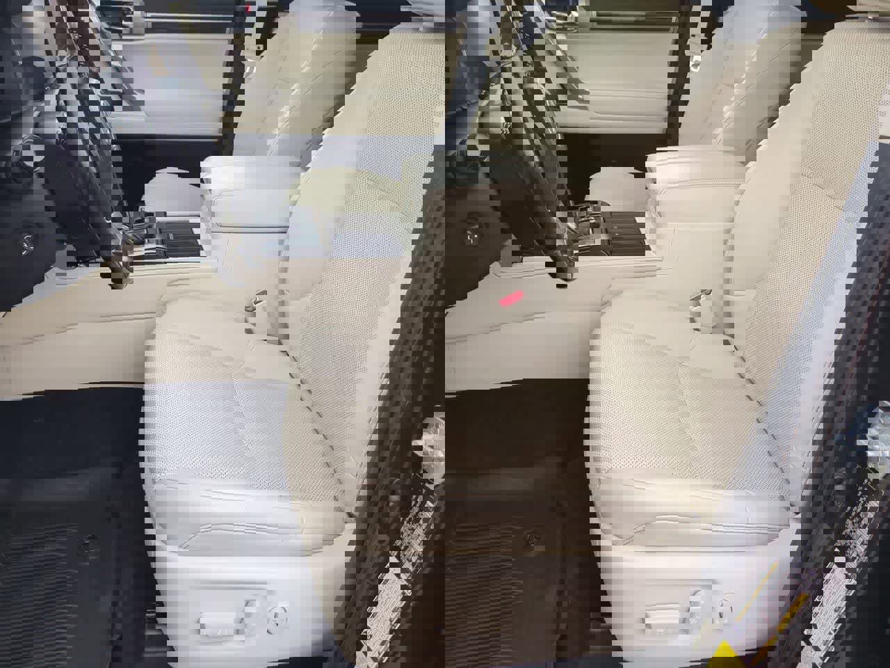 Used 2020 Lexus GX 460 Premium w/ Premium Package AWD/4WD image 15