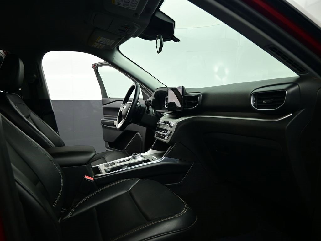 Used 2020 Ford Explorer XLT w/ Equipment Group 202A image 25