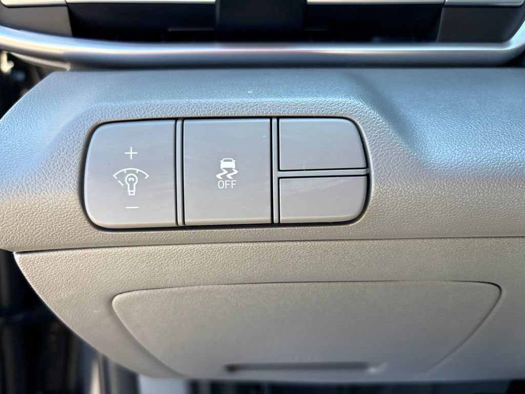 Certified 2024 Hyundai Elantra SEL FWD image 21