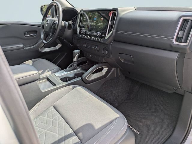 Used 2025 Nissan Frontier SV RWD image 17