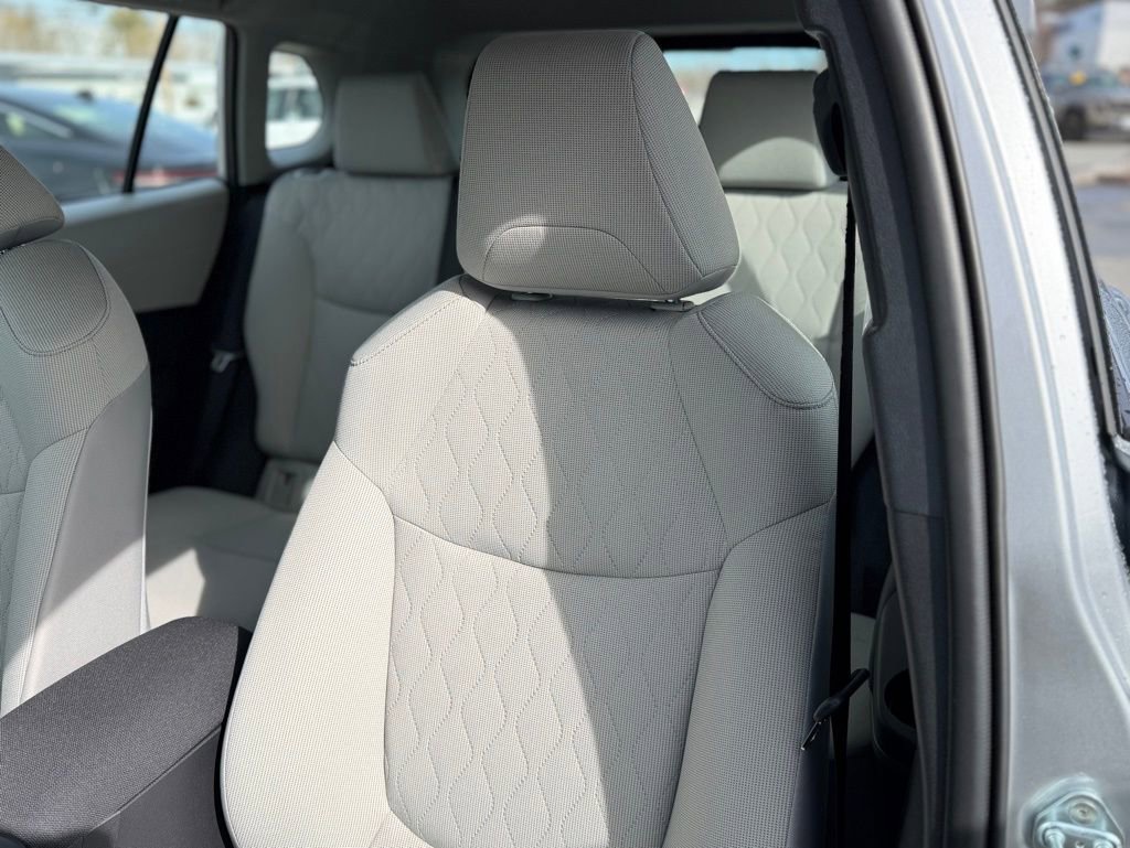 Used 2026 Toyota Corolla Cross L image 8