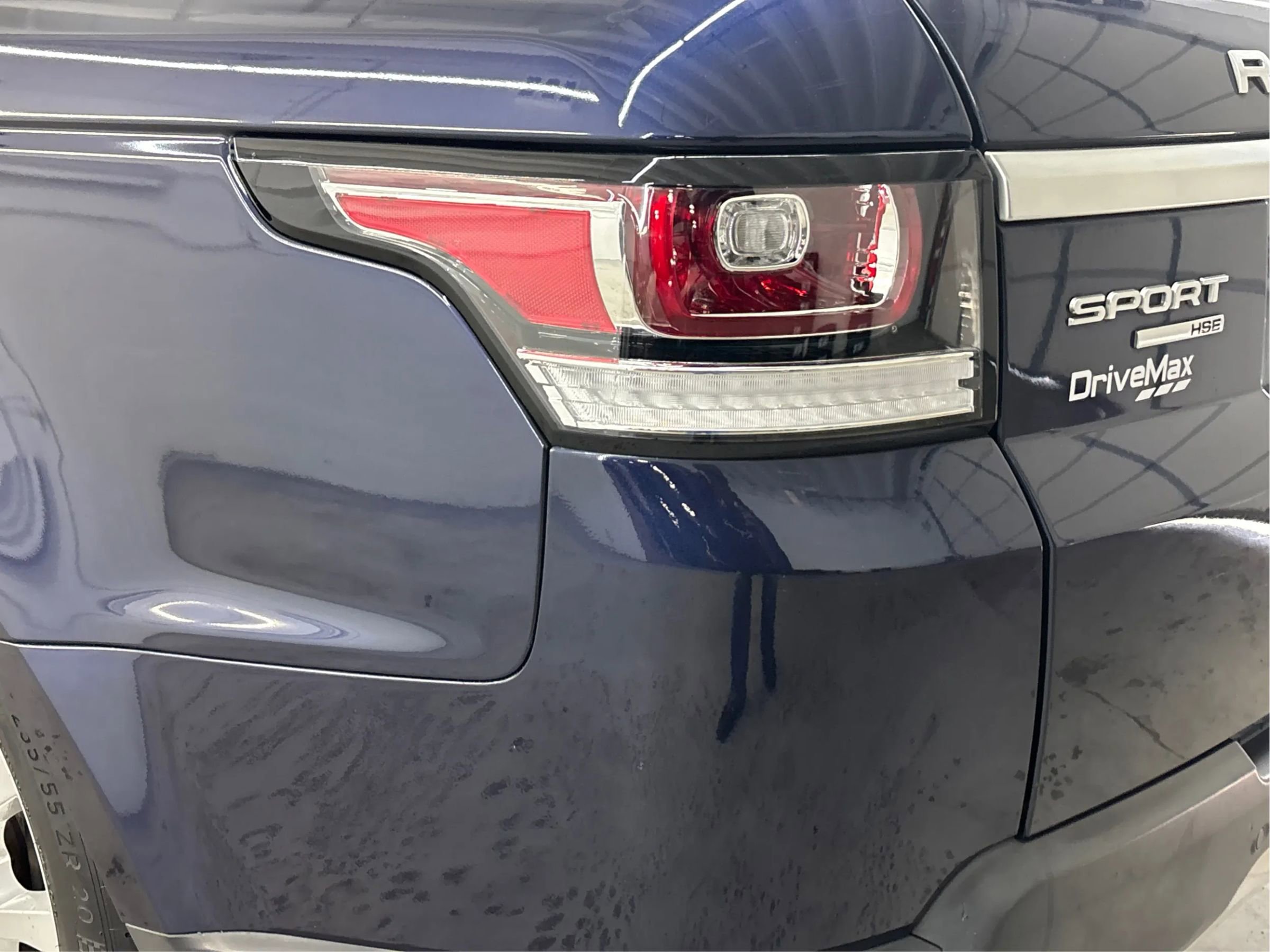 Used 2017 Land Rover Range Rover Sport HSE AWD/4WD image 34