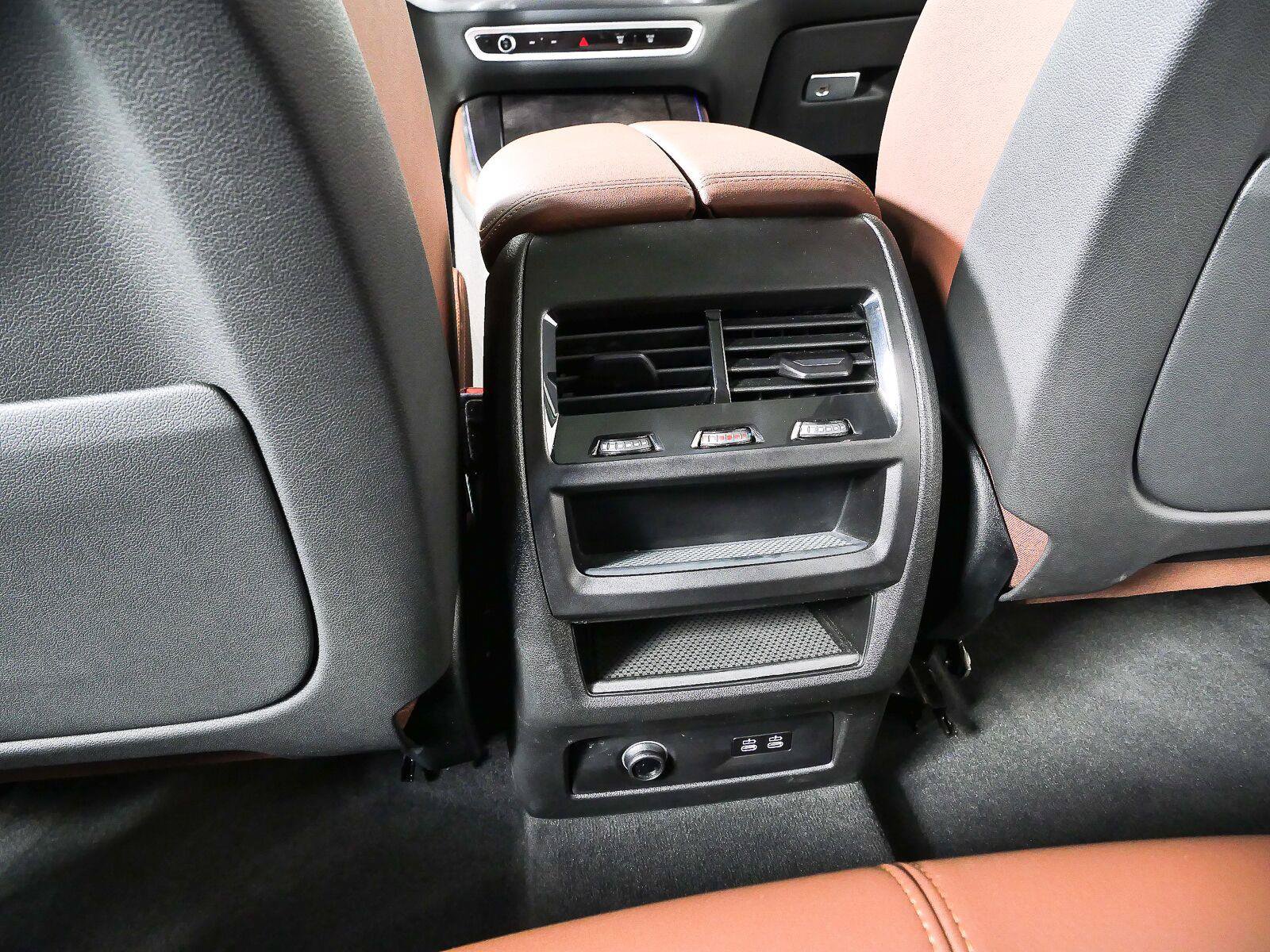 Used 2024 BMW X5 xDrive40i w/ Premium Package AWD/4WD image 22