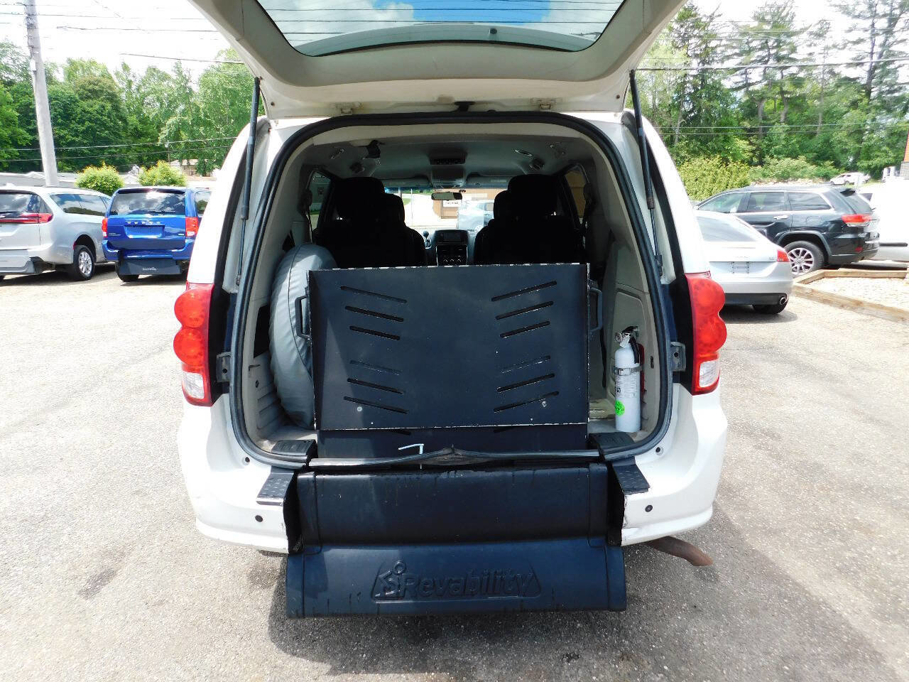 Used 2013 Dodge Grand Caravan SE image 5