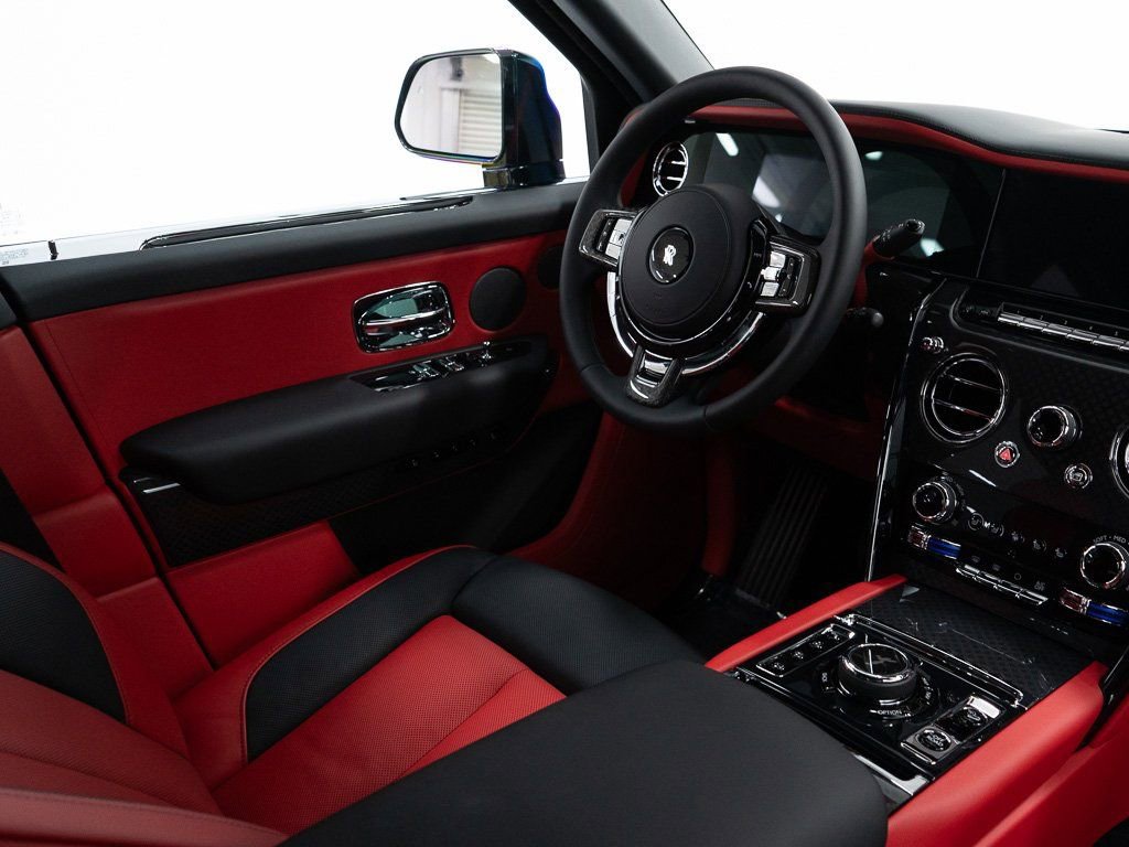 Used 2025 Rolls-Royce Cullinan Black Badge w/ Leather Finishing Pack AWD/4WD image 37