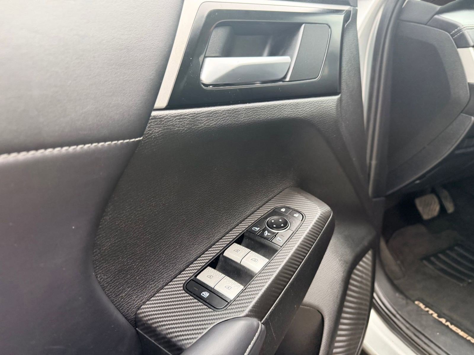 Used 2024 Mitsubishi Outlander SE image 20