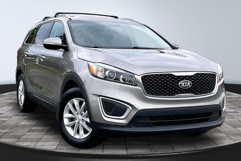 Used 2017 Kia Sorento FWD w/ LX Convenience Package image 12