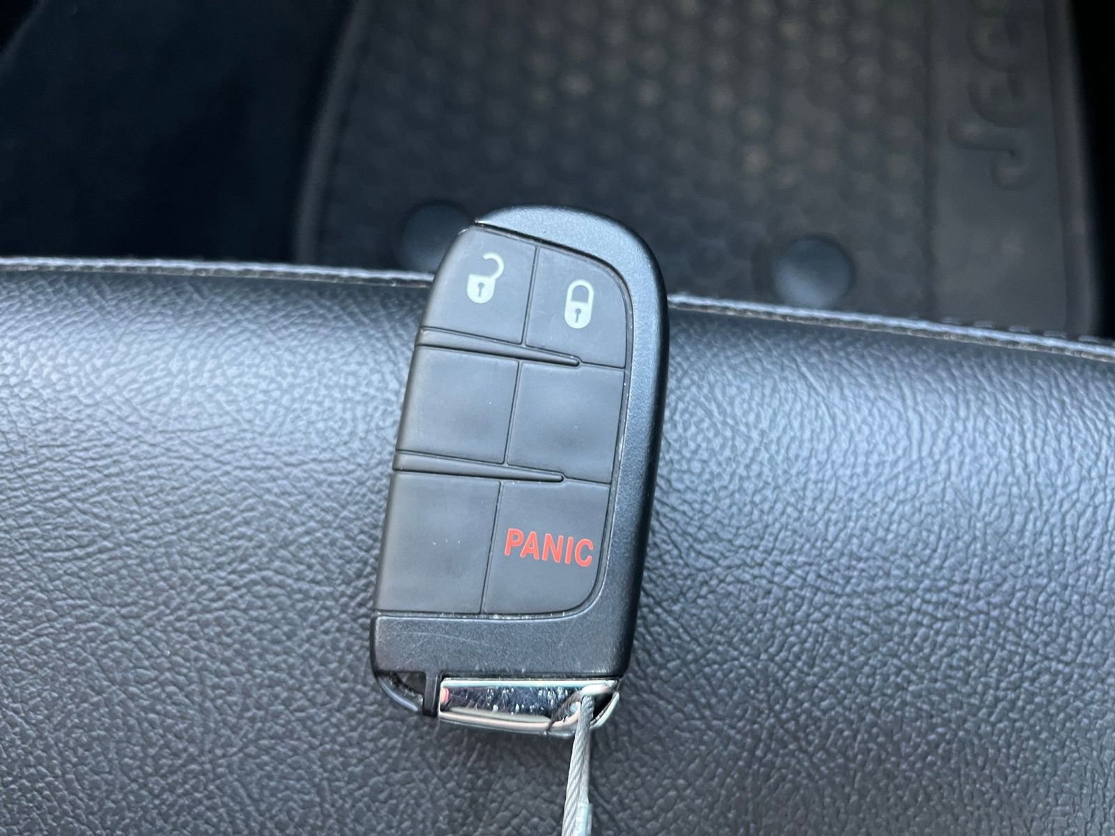 Used 2025 Jeep Compass Trailhawk image 23