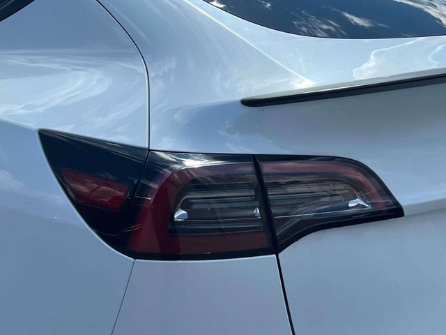 Used 2022 Tesla Model Y Performance image 14